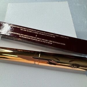 Legendary brows in Linda